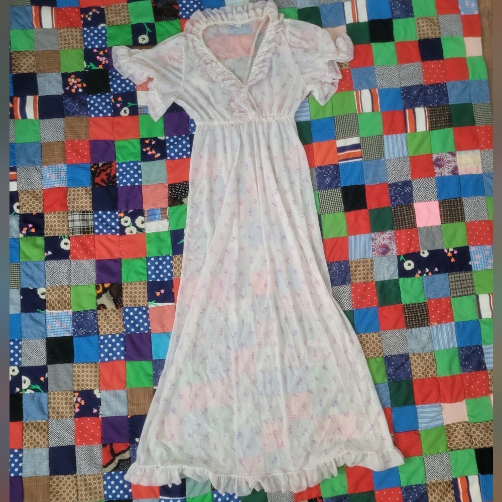SOLDDDDD 1970s Floral Maxi Night Gown